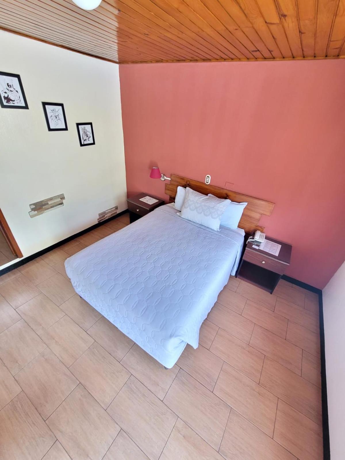Hotel Y Restaurante Villa Esmeralda ケツァルテナンゴ エクステリア 写真